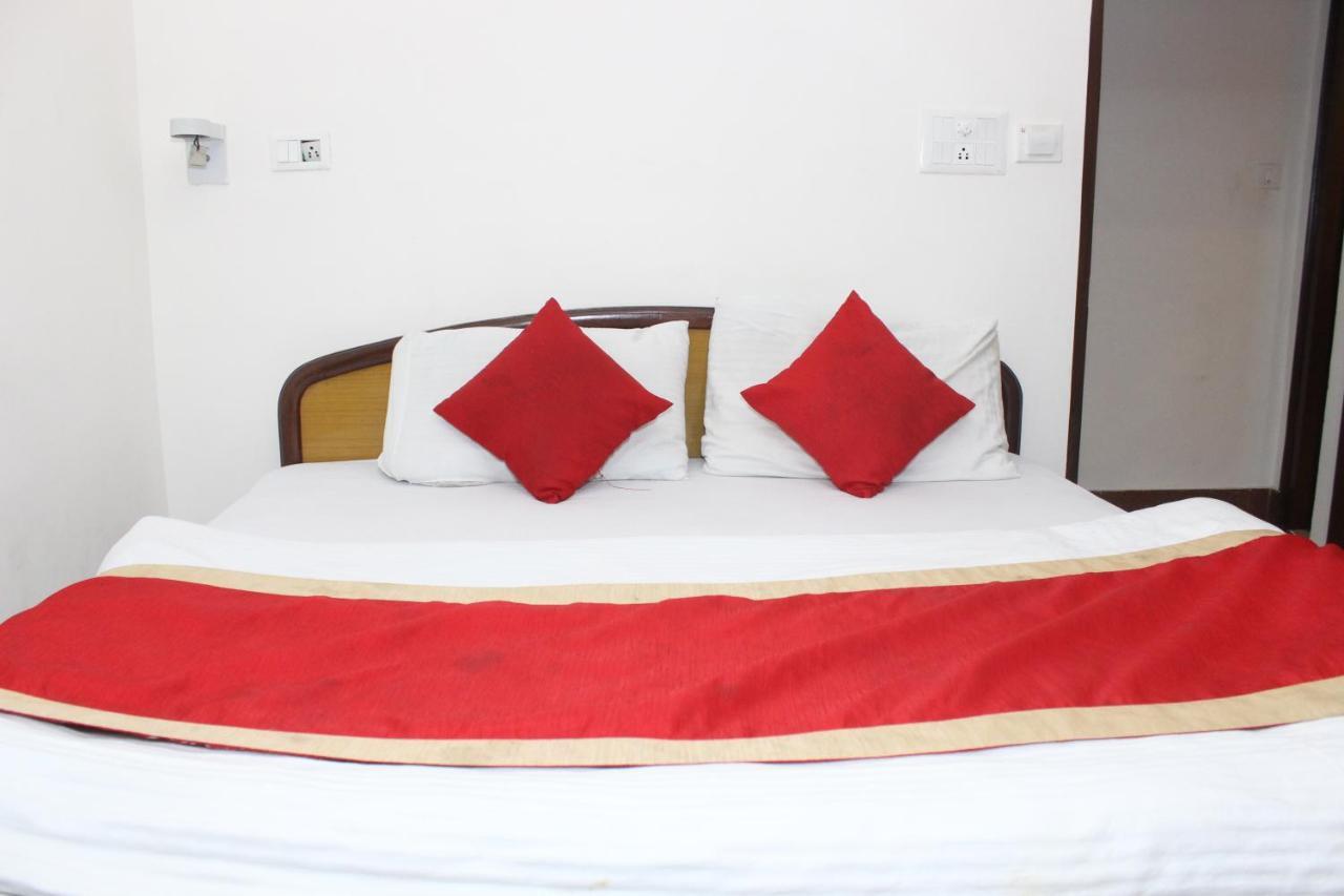 Hotel Dolls Inn ไนนิตาล ภายนอก รูปภาพ