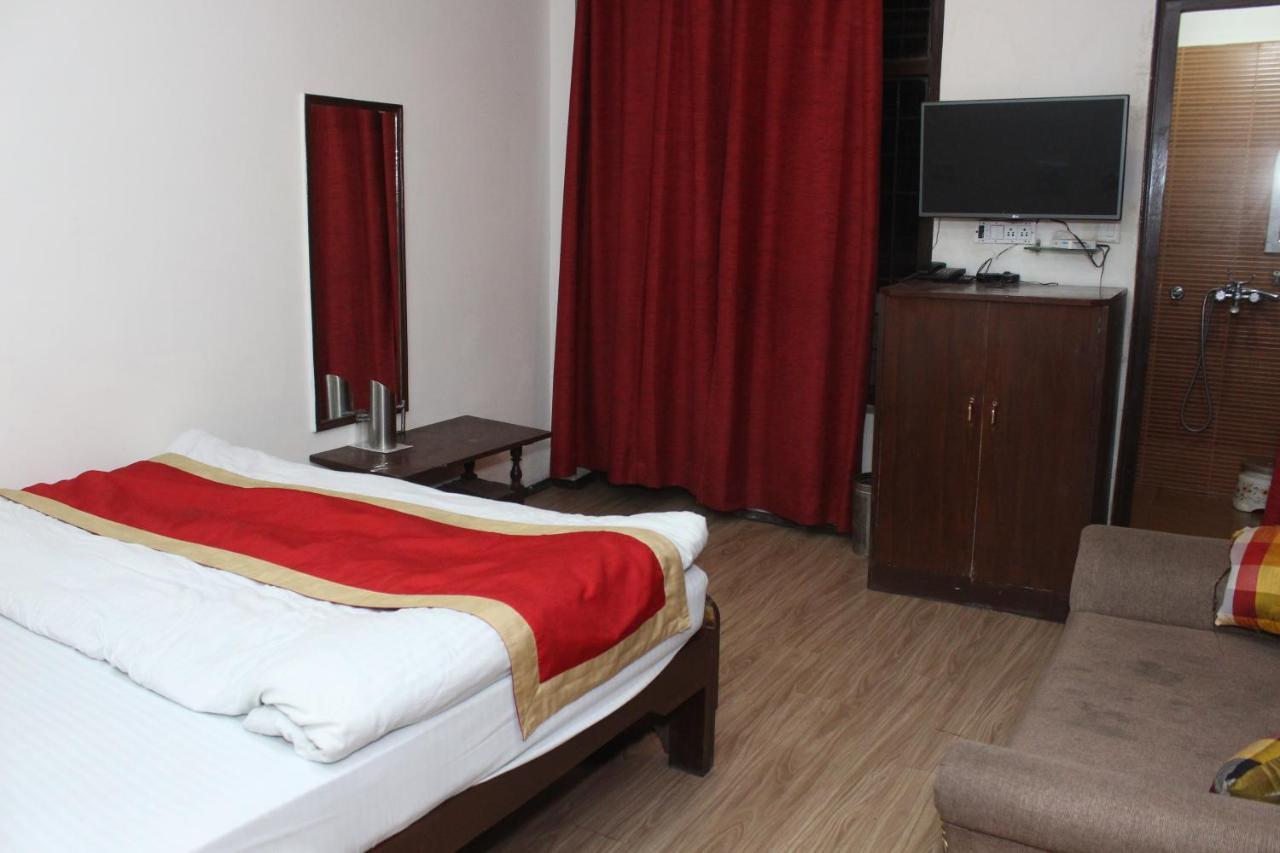 Hotel Dolls Inn ไนนิตาล ภายนอก รูปภาพ