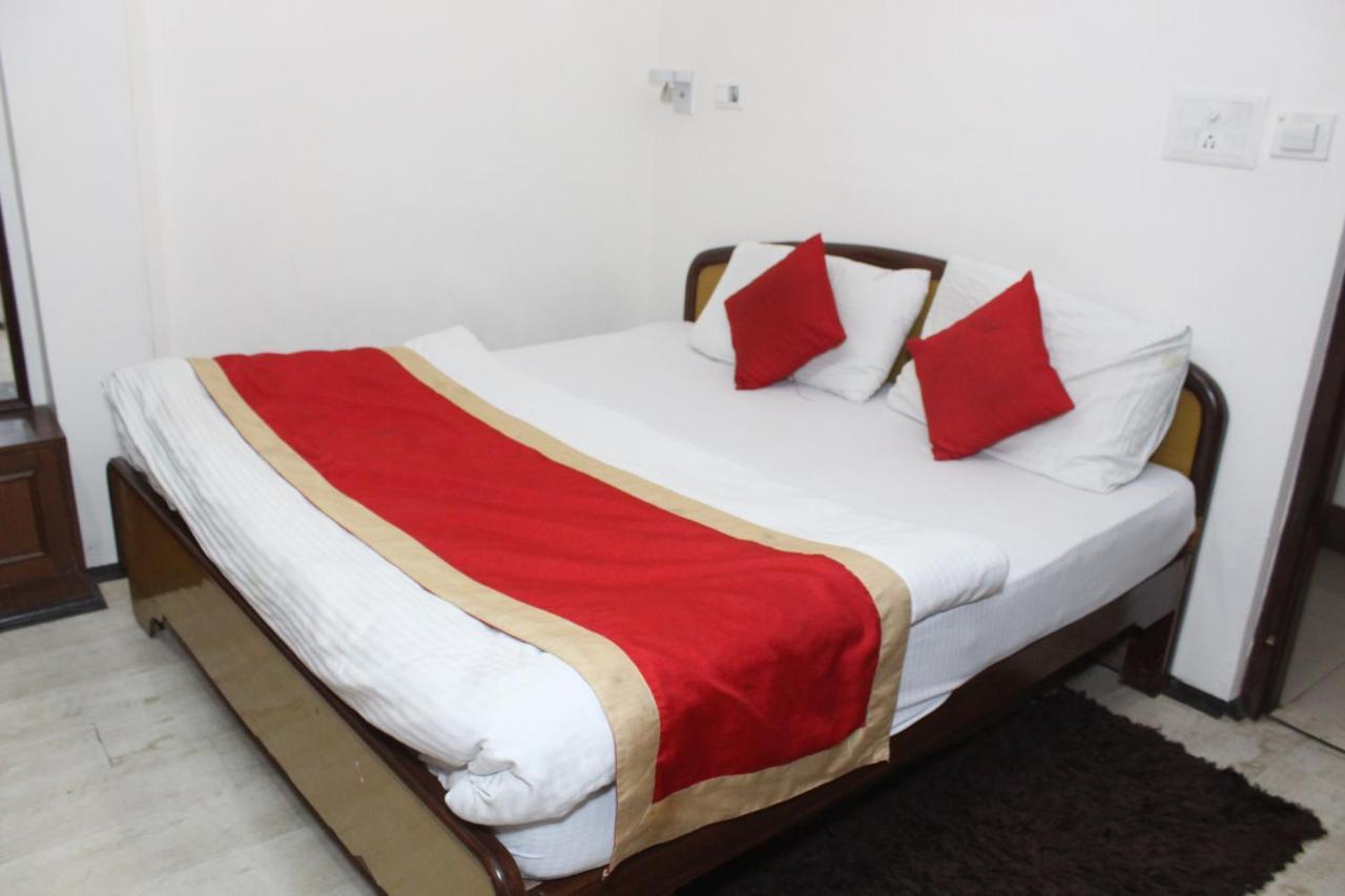 Hotel Dolls Inn ไนนิตาล ภายนอก รูปภาพ
