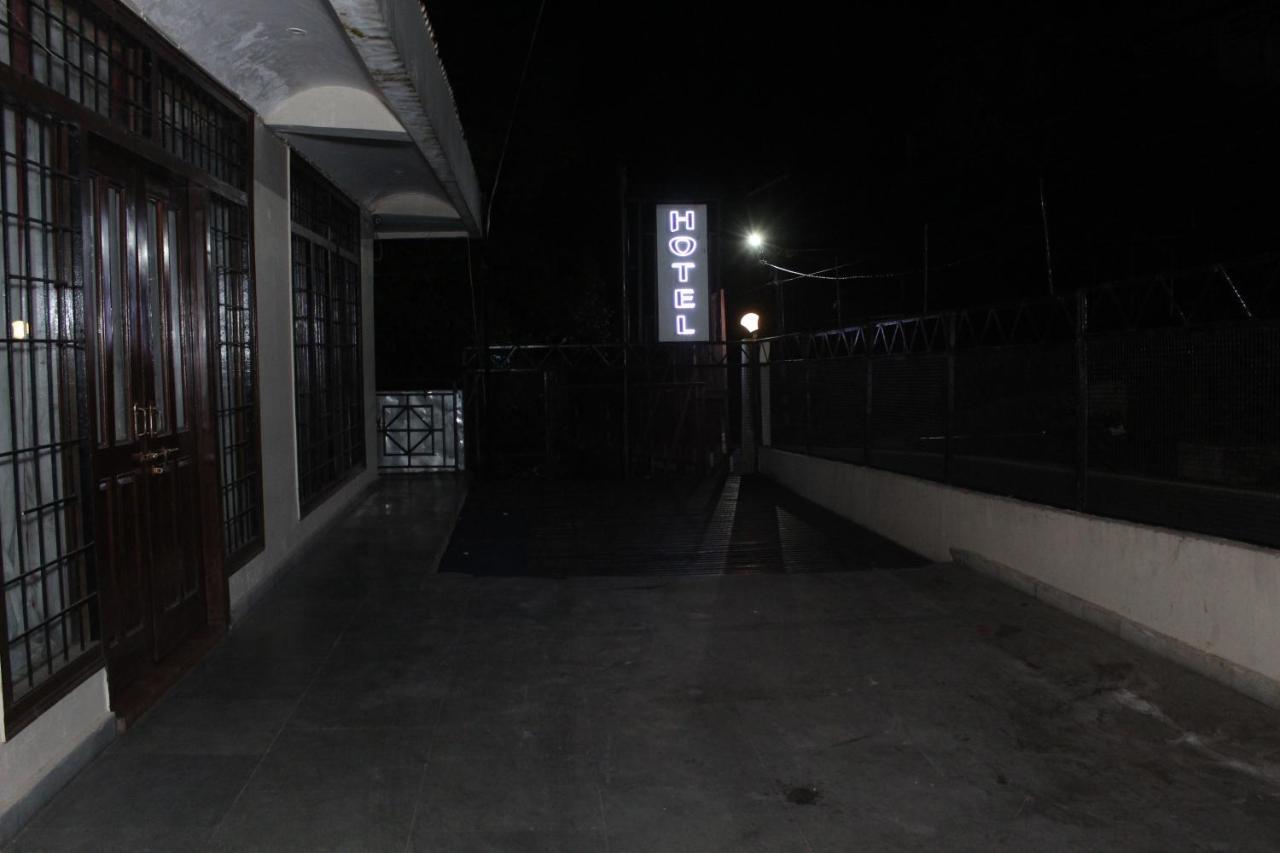 Hotel Dolls Inn ไนนิตาล ภายนอก รูปภาพ