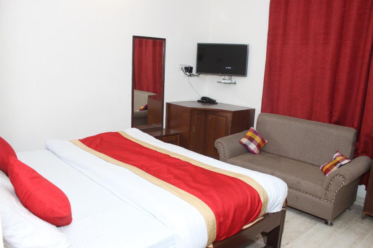 Hotel Dolls Inn ไนนิตาล ภายนอก รูปภาพ