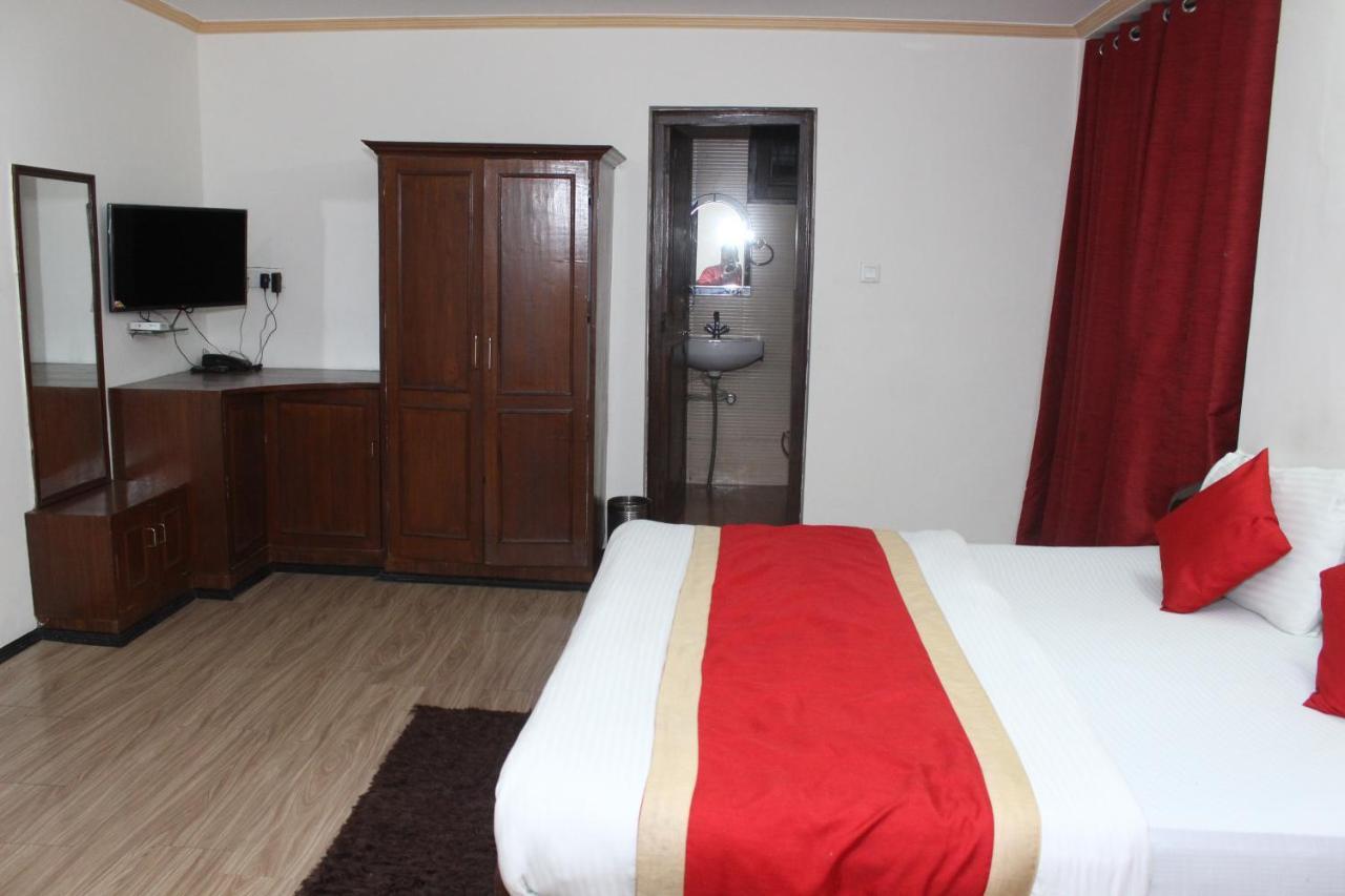Hotel Dolls Inn ไนนิตาล ภายนอก รูปภาพ